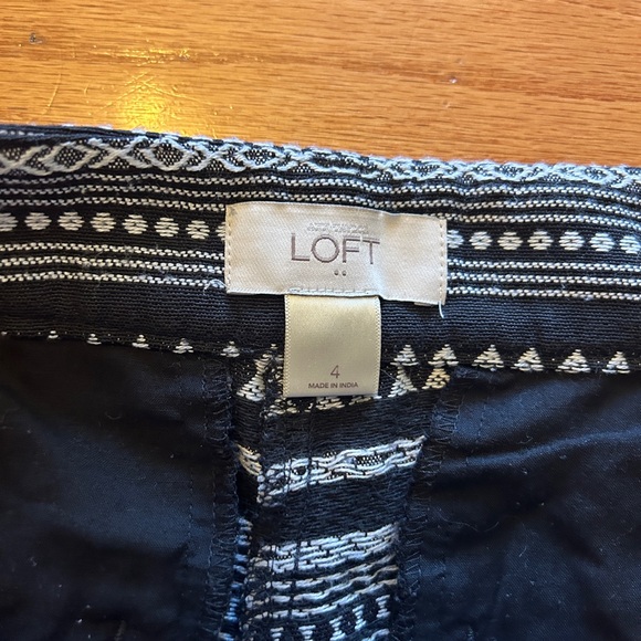 Loft Black & White Aztec Print Tribal Shorts Size 4 - Picture 7 of 11